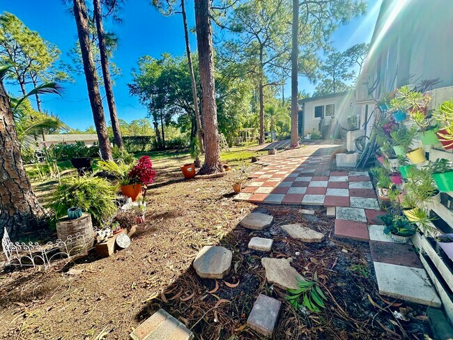 Building Photo - 13619 57th Pl N