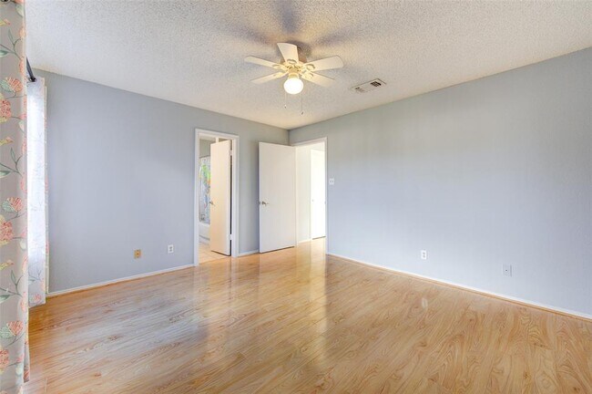 Building Photo - 1620 Good Day Dr