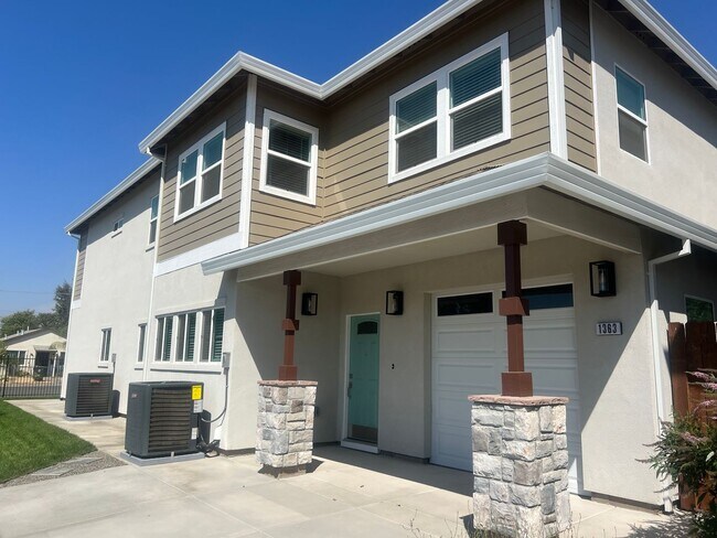 Primary Photo - 1363 Harris Ave