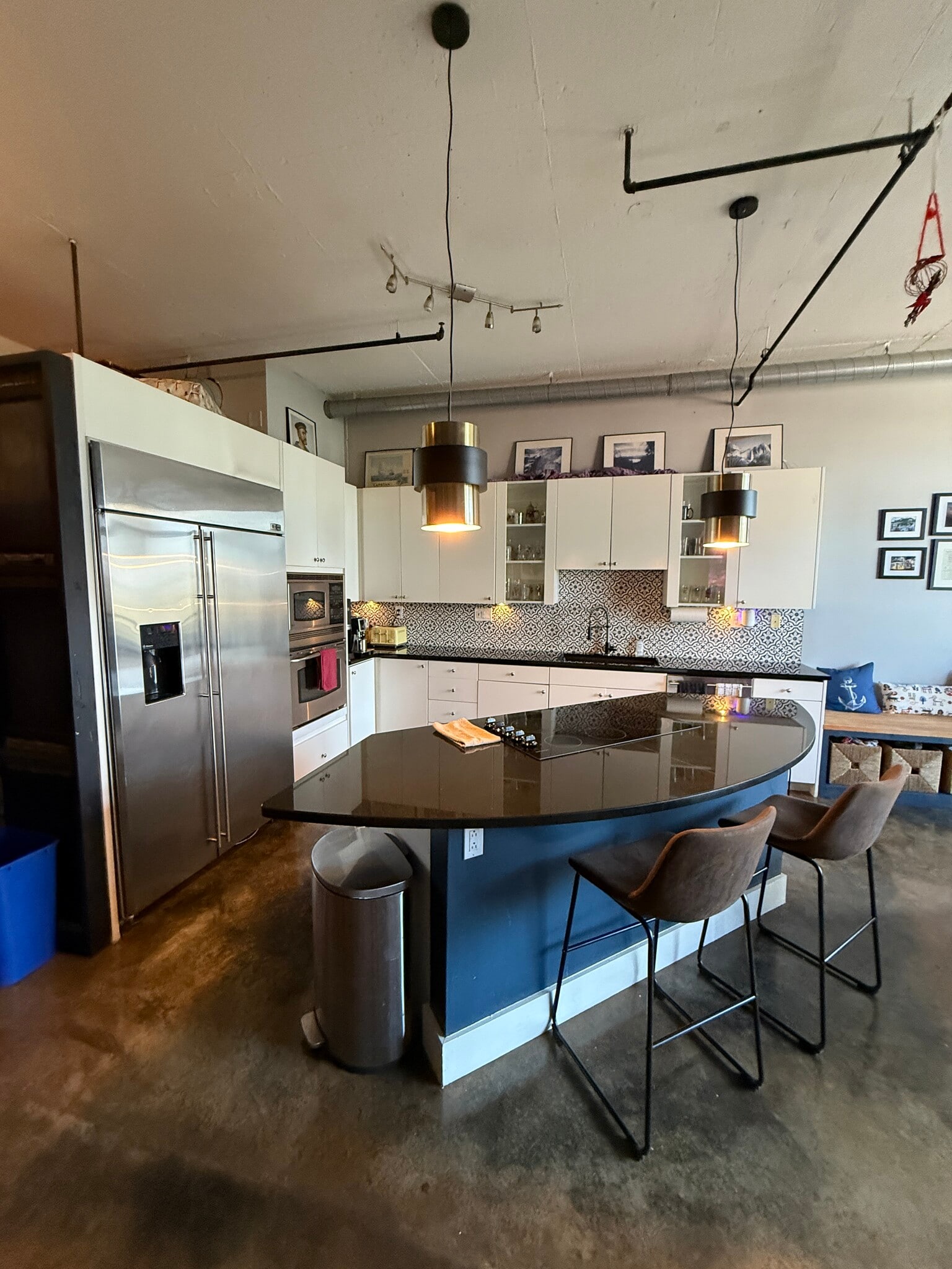 Built-in appliances - 311 W 5th St