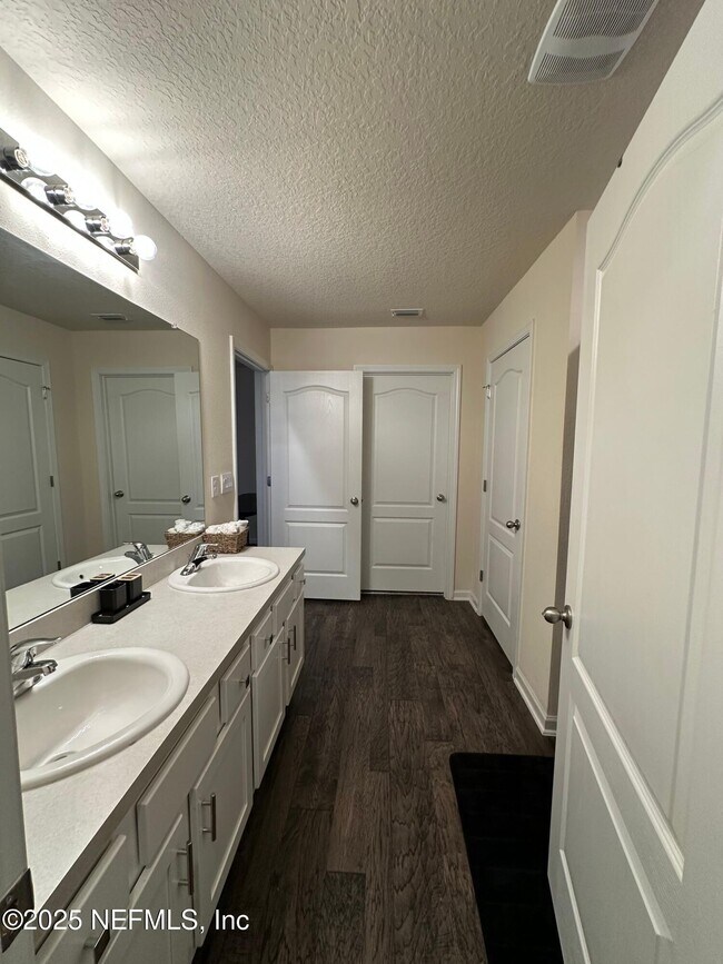 Building Photo - 2062 Garrison Wy