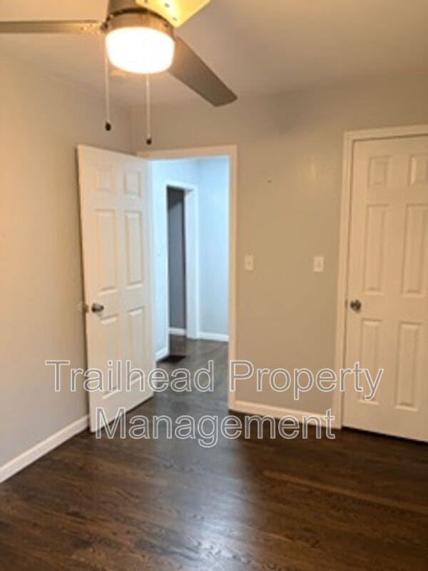 Building Photo - 2911 N Walnut St