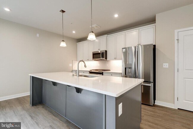 Building Photo - 4395 Peach Lily Ln
