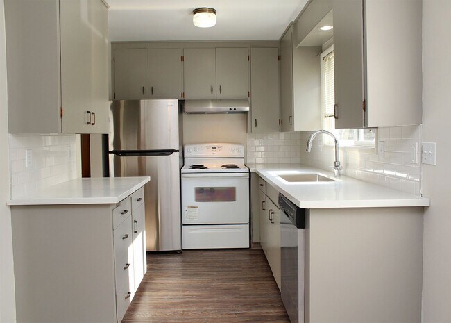 Building Photo - 2002-2012 NE 22nd Ave