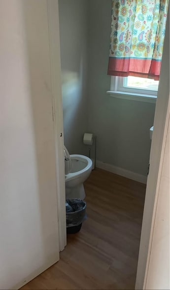 Building Photo - 1582 Main St