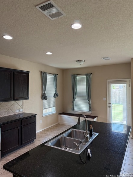 Building Photo - 2055 Trumans Hl