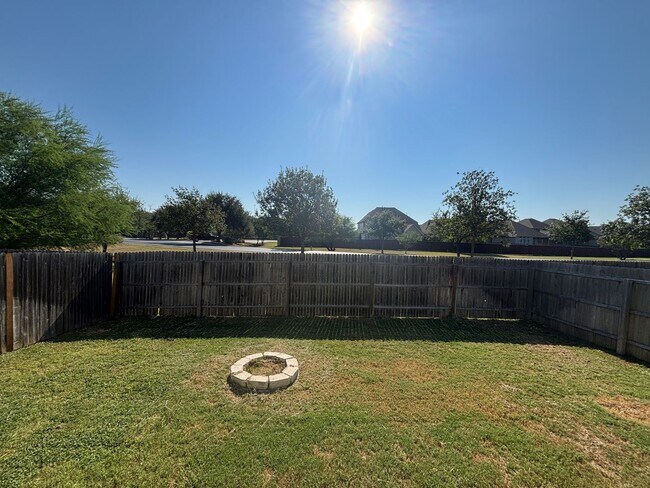 Building Photo - 4-bed 2-bath home in Alamo Ranch Area
