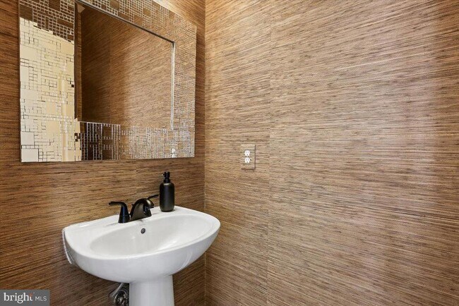 Building Photo - 402 Orchard Ridge Dr