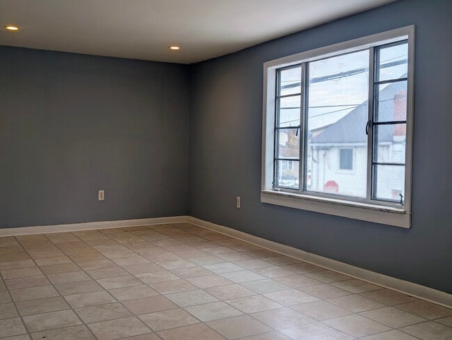 Building Photo - 252 W Mechanic St