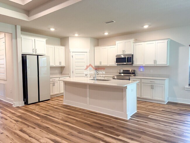 Building Photo - 220 Camellia Dr