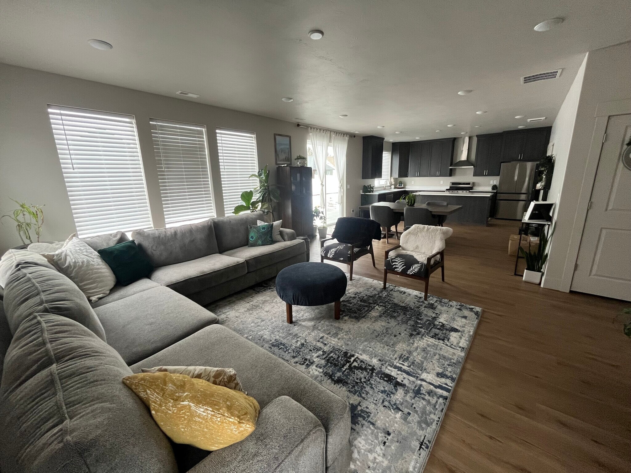 Building Photo - 548 Aspen Ave