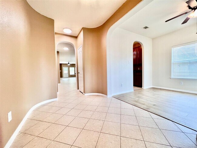 Building Photo - 835 E Tide Bay Cir
