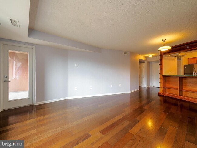 Building Photo - 10101 Grosvenor Pl