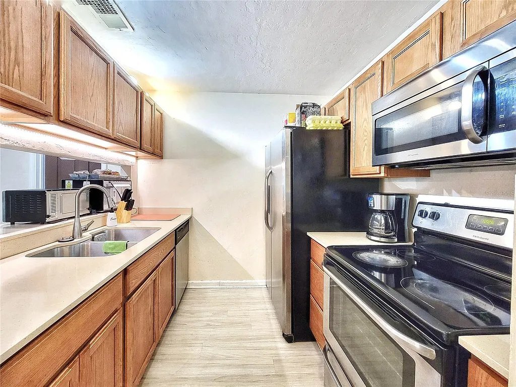 Building Photo - 4000 SW 23rd St