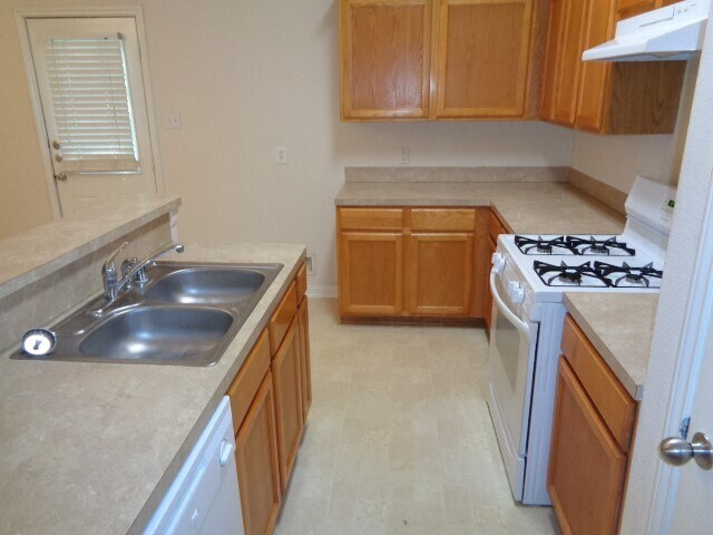 Building Photo - 12079 La Salle Oaks