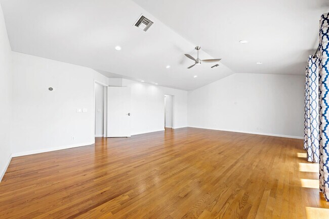 Building Photo - 2612 Marion Dr