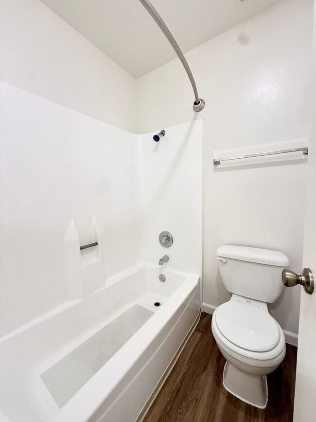 Building Photo - 2350 Sea Breeze Dr