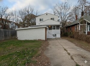 Building Photo - Charming 5-bedroom home located in the heart of Akron