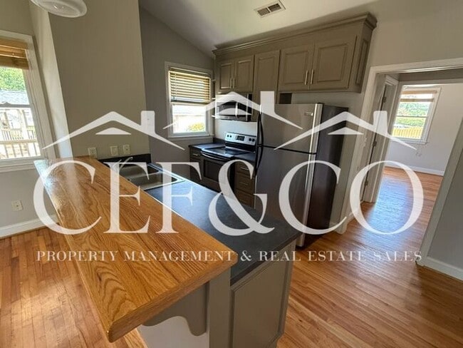 Building Photo - Spacious home now available!