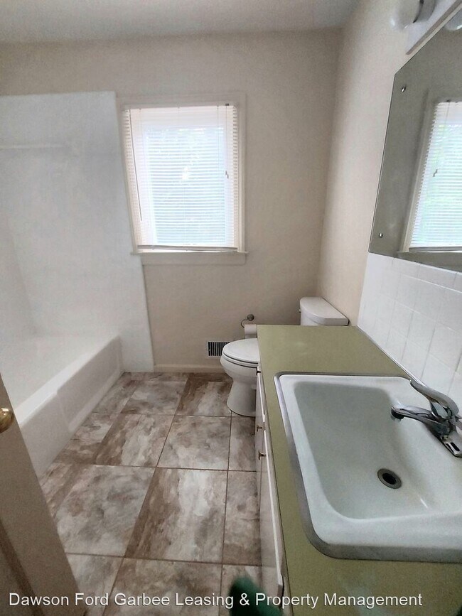 Building Photo - 4 br, 3.5 bath House - 2305 Heronhill Place