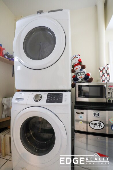 Building Photo - 35 Brooks St