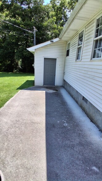 Building Photo - 201 Hicks Dr