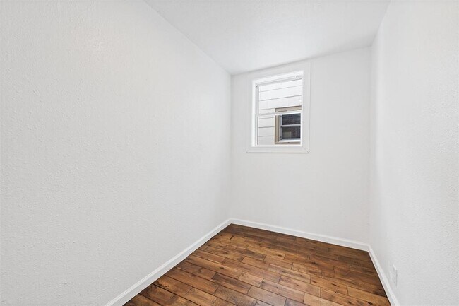 Building Photo - 1610 15th Ave