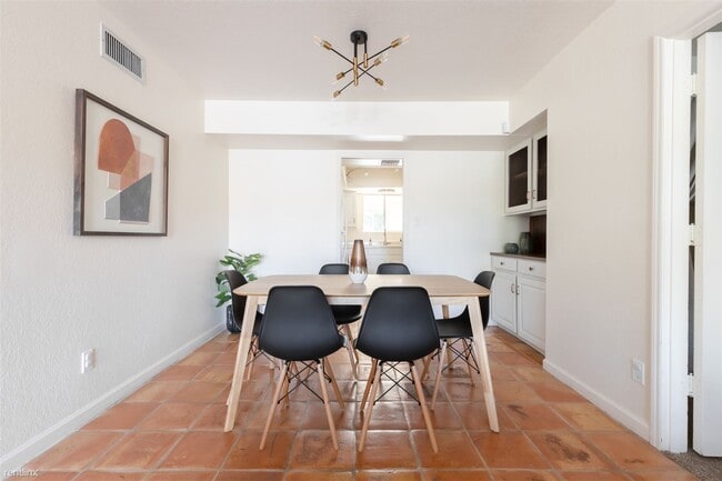 Building Photo - 3 br, 2 bath Duplex - 14263 North Fountain...