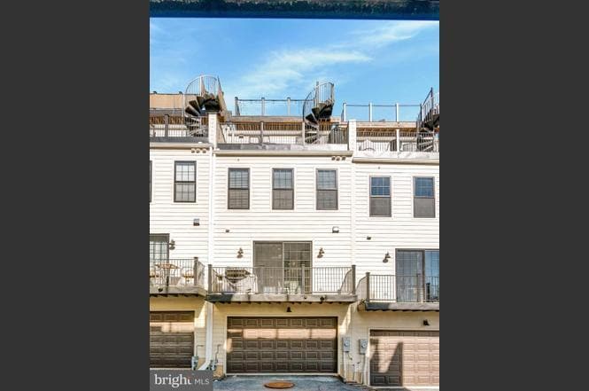 Building Photo - 3613 Fleet St