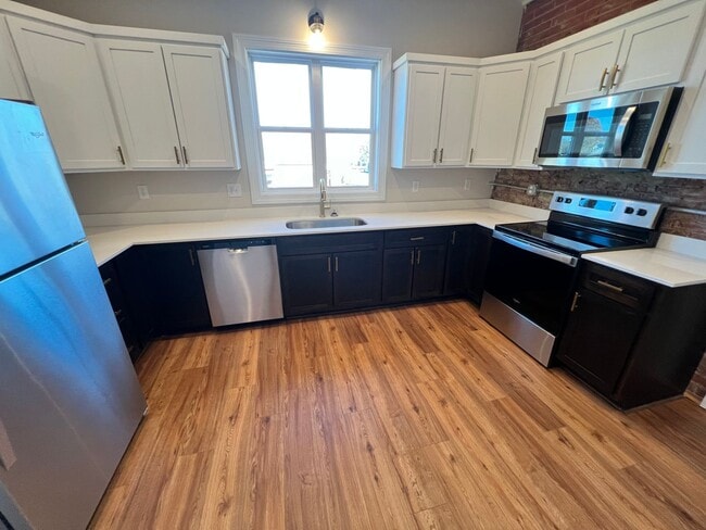 Building Photo - 301 N Main St