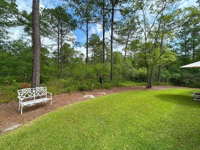 Building Photo - Beautifully appointed furnished 4 bedroom ...