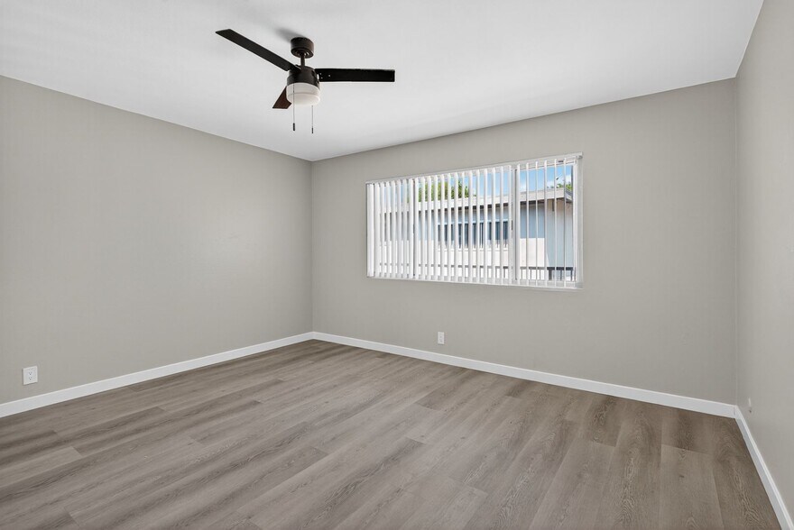 Building Photo - 10442 Lampson Ave