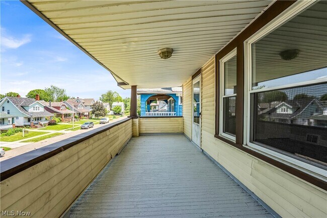 Building Photo - 10106 Greenview Ave