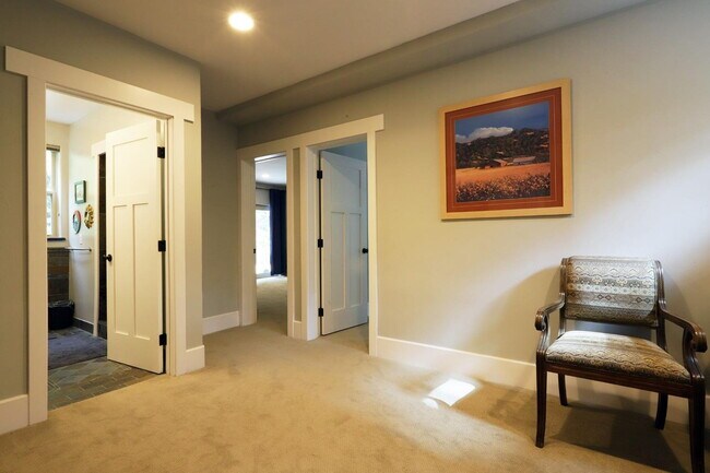 Building Photo - Don't miss this amazing opportunity to rent a higher end home nestled in the trees in the coveted...