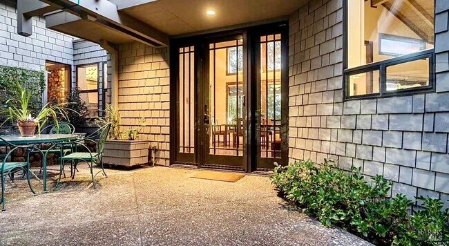 Building Photo - 522 Meadowood Ln