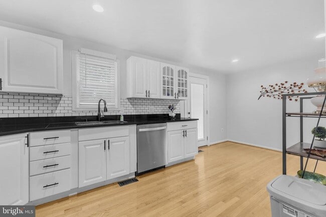 Building Photo - 7113 Latour Ct