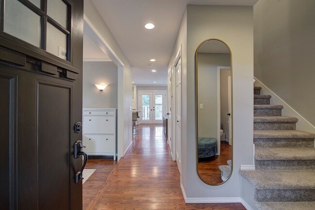 Building Photo - 5Bd/3.5Ba Newcastle House
