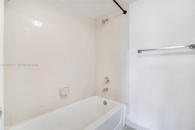 Building Photo - 9992 Nob Hill Pl