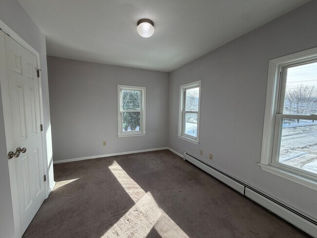 Building Photo - Charming, 2nd floor, 2-Bedroom Apartment, Adams, MA – pet friendly!