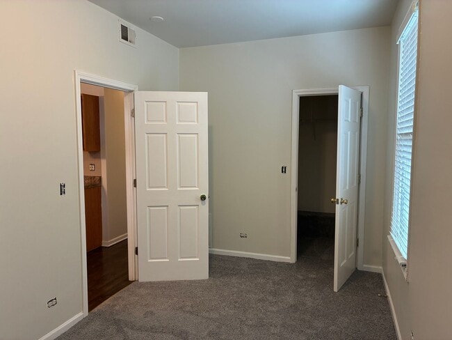 Building Photo - 1235 S Kolin Ave