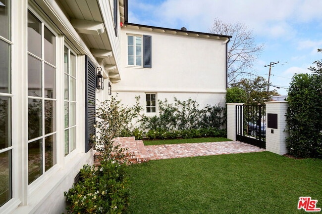 Building Photo - 9563 Charleville Blvd