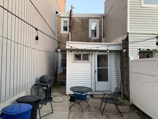Building Photo - 2312 Mercer St