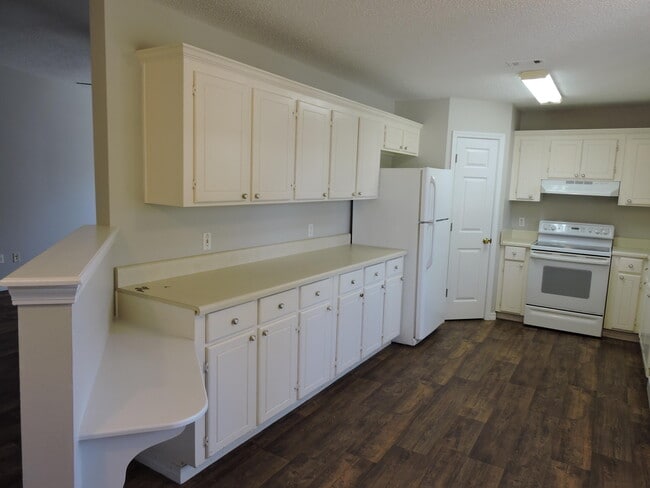 Building Photo - 265 Lindberg St