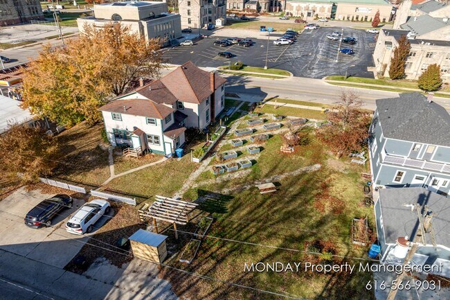 Building Photo - 263 W Muskegon Ave