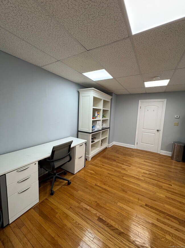 Building Photo - 211 Montowese St