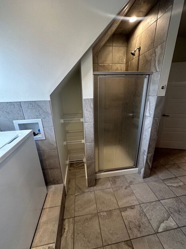 Building Photo - 15 Strathallan Park