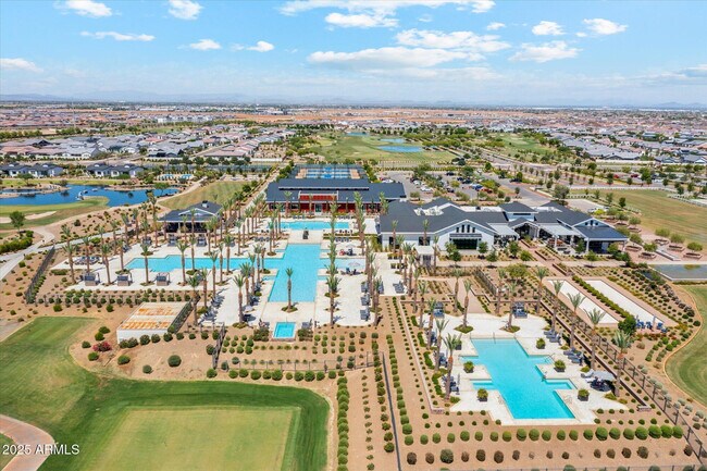 Building Photo - 11138 N San Clemente St