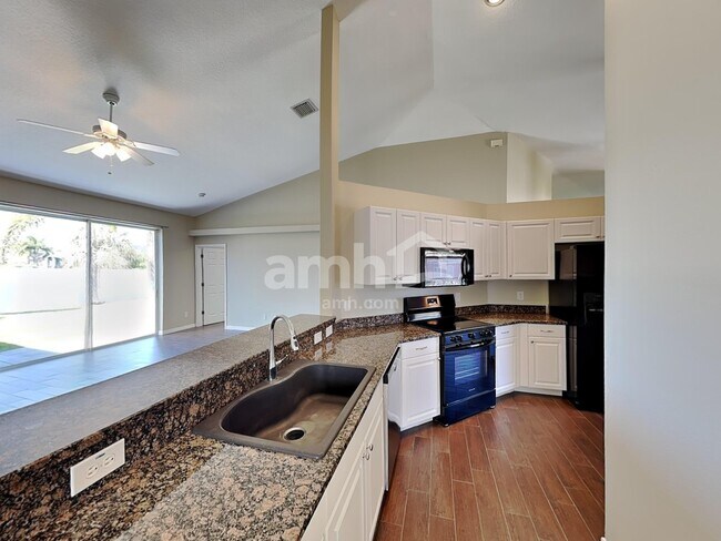 Building Photo - 1403 22nd Ave W