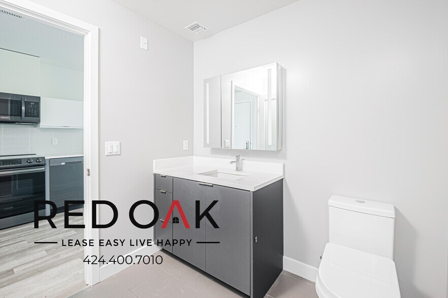 Building Photo - 700 N Spaulding Ave