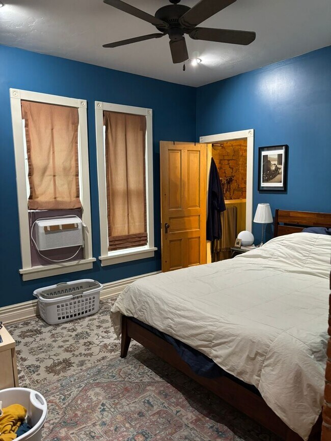 Building Photo - 421 W Lamme St